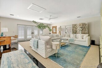 Building Photo - 136 Worth Ct S