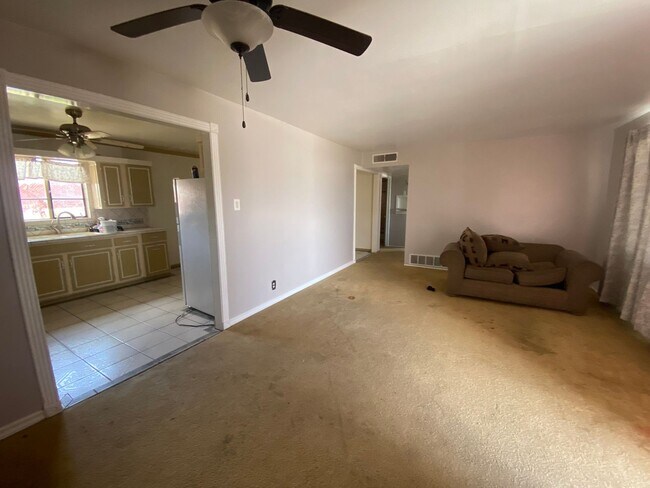 Building Photo - Northeast Home For Rent