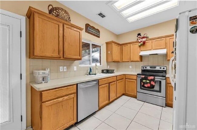 Foto del edificio - 24 Los Indios Pkwy