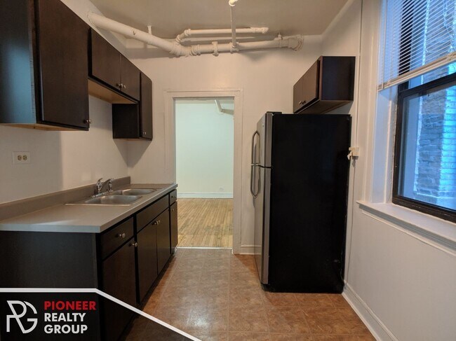 Foto del edificio - 2327 N Spaulding Ave