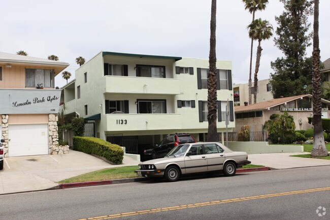 1133 Lincoln Blvd, Santa Monica, CA 90403 Apartments