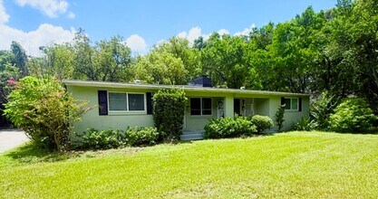 Building Photo - 1016 Alba Dr