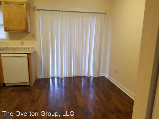Building Photo - 841 Lewis Dr