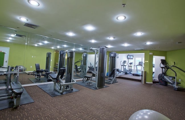 Building Photo - Elms Oakton