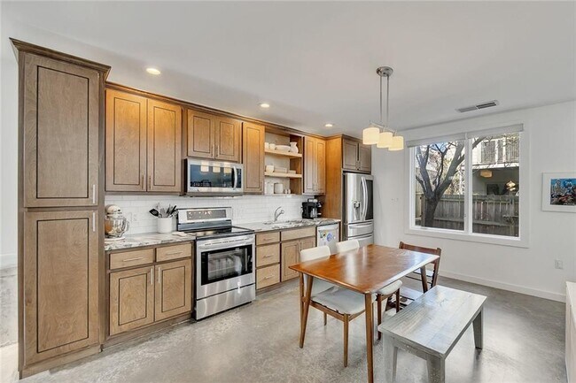 Building Photo - 1213 Van Allen Mews NW