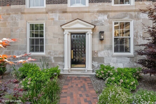 Foto del edificio - 2700 N Lakeview Ave