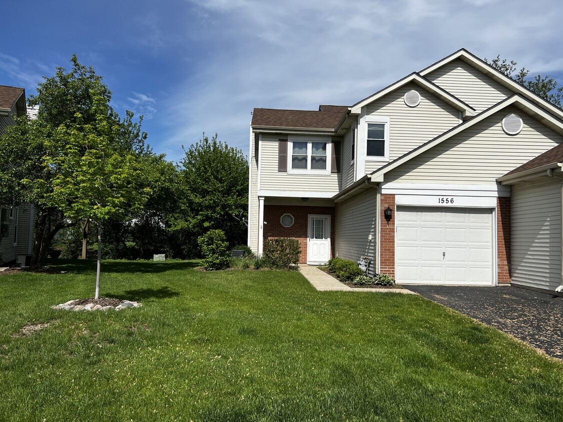 Primary Photo - 1556 Darien Lakes Dr