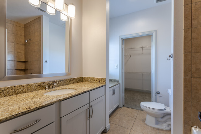 2BR,2.5BA - 1542SF B2 BROWNSTONE - BATHROOM - Alto Highland Park