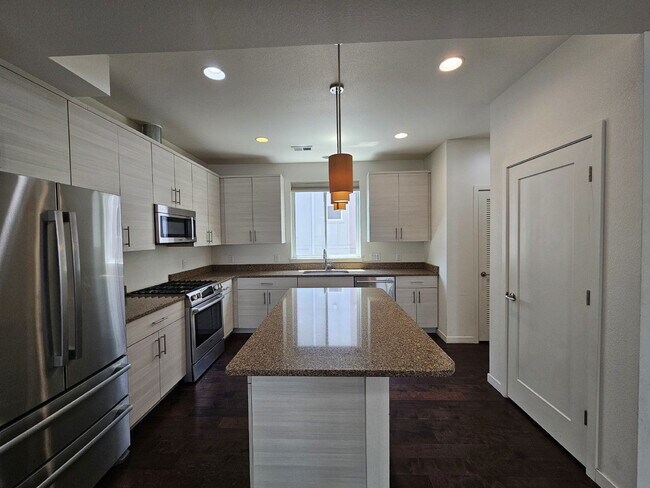 Foto del edificio - 868 Kalamath St