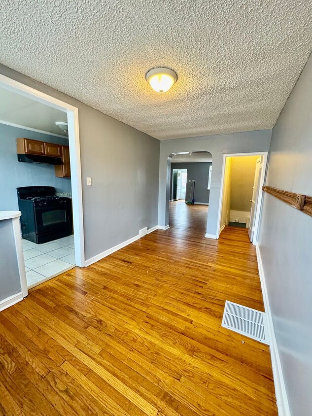 Foto principal - Spacious 3-Bedroom Home in Cedar Park – Av...