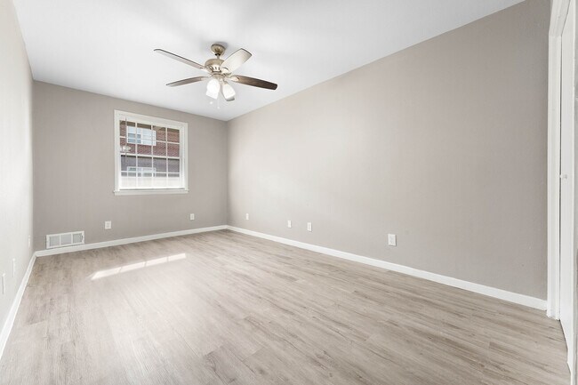 Building Photo - Parkview Apartments