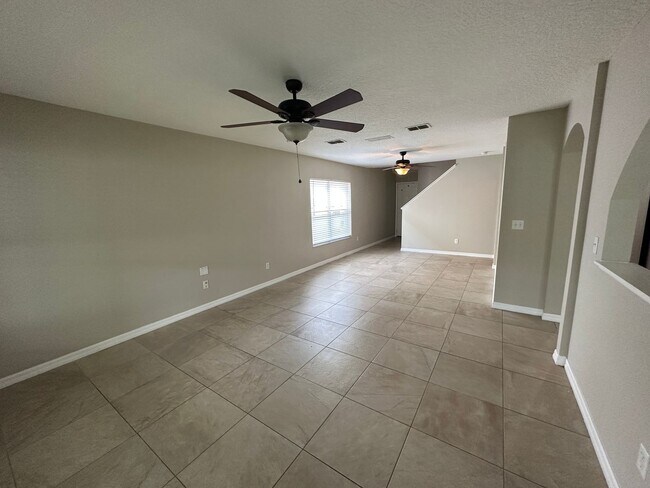 Building Photo - Lovely  3/2.5 Home w/ 2nd floor loft and f...