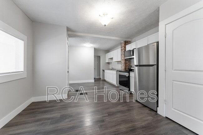 Building Photo - 1509 S Randolph St
