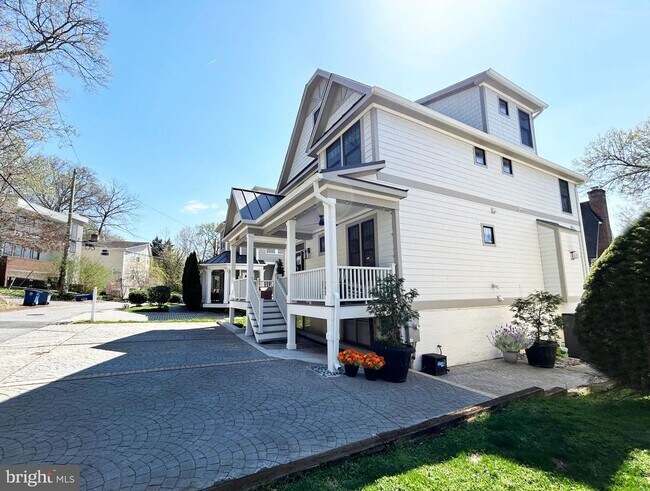 Building Photo - 6427 83rd Pl