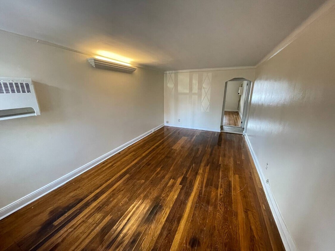 Foto principal - 1951 Radcliff Ave