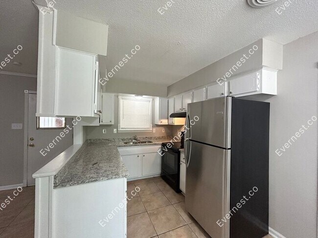 Building Photo - 1233 Claiborne Dr