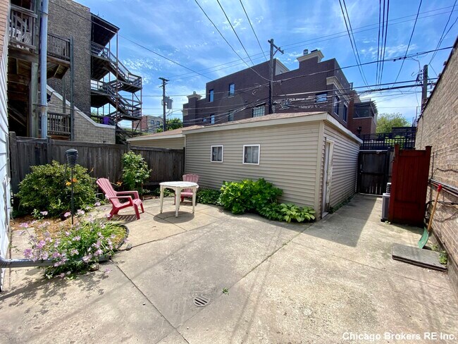 Building Photo - 1141 W Webster Ave