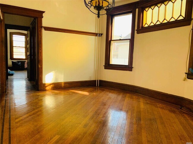 Foto del edificio - 225 Charles Ave