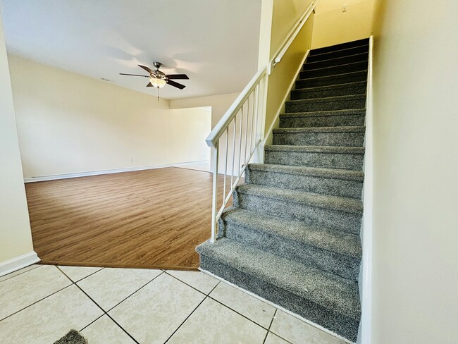 Building Photo - 718 Spence Cir