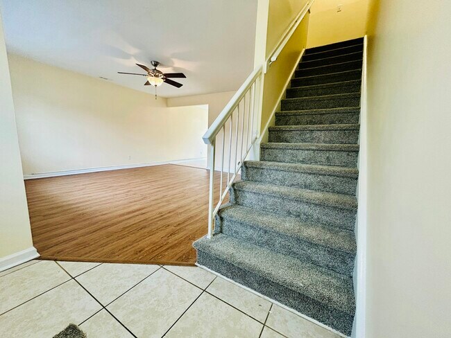 Foto del edificio - 718 Spence Cir