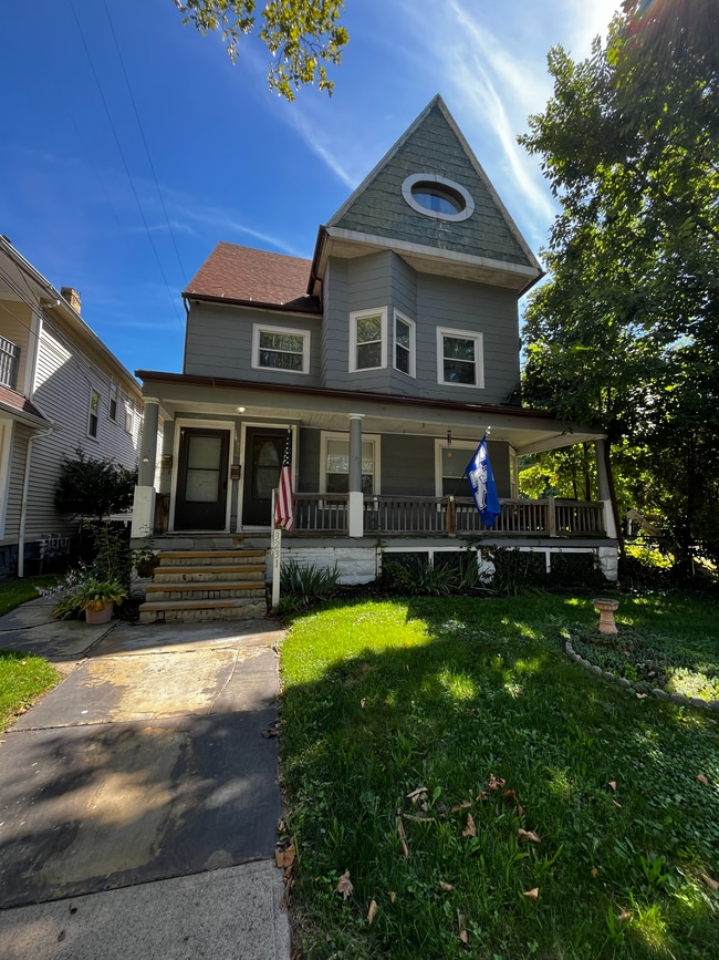 Building Photo - 3231 Scranton Rd