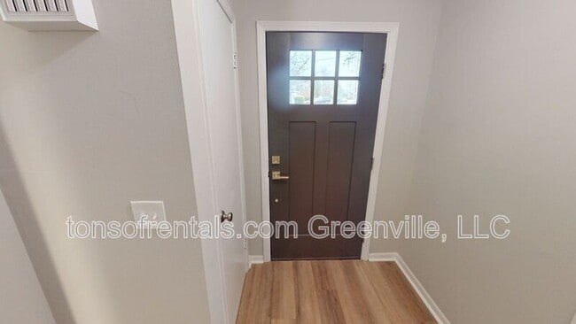 Photo - 231 Batesview Dr House