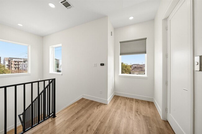 Foto del edificio - 1839 Colquitt St