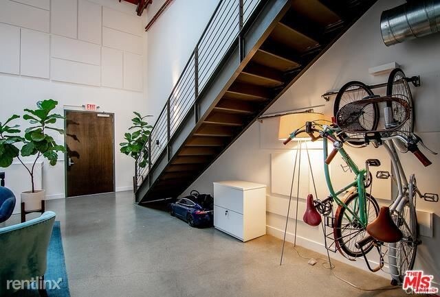 Foto del edificio - 1046 Princeton Dr