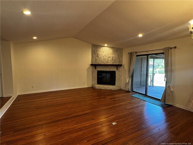 Foto del edificio - 6739 Irongate Dr