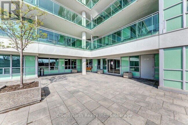 Photo du bâtiment - 60 Fairfax Crescent
