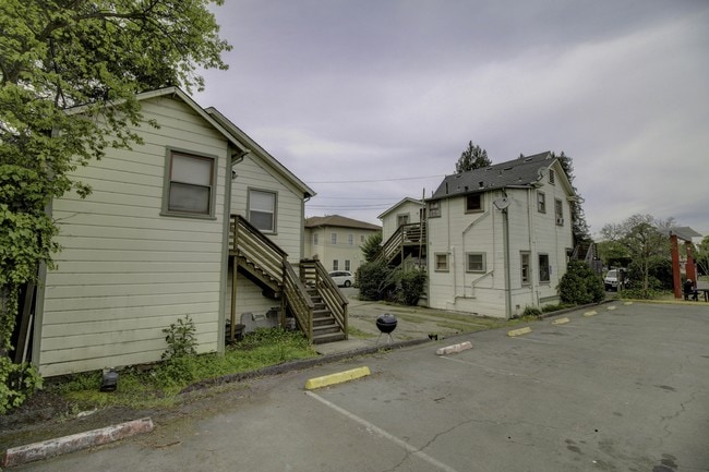 Building Photo - 864 4th St