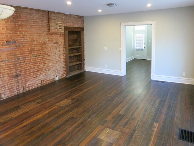 Building Photo - 3153 Arsenal St