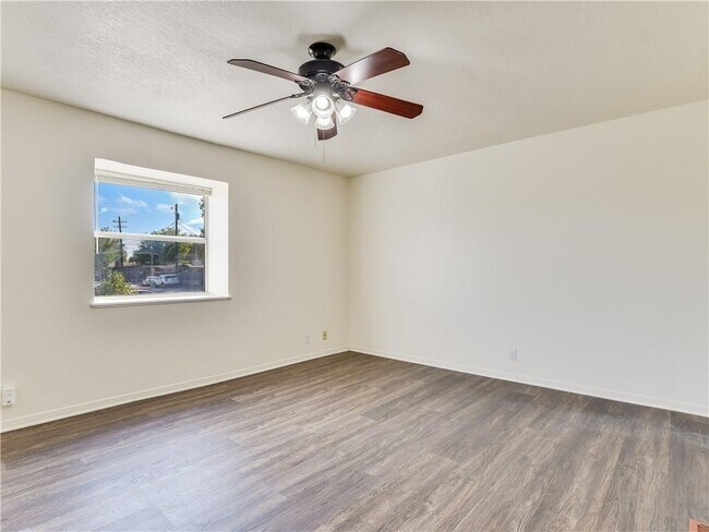 Foto del edificio - 2804 Westhill Dr