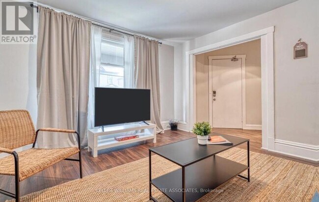 Photo du bâtiment - 207-207 Fairleigh Ave S