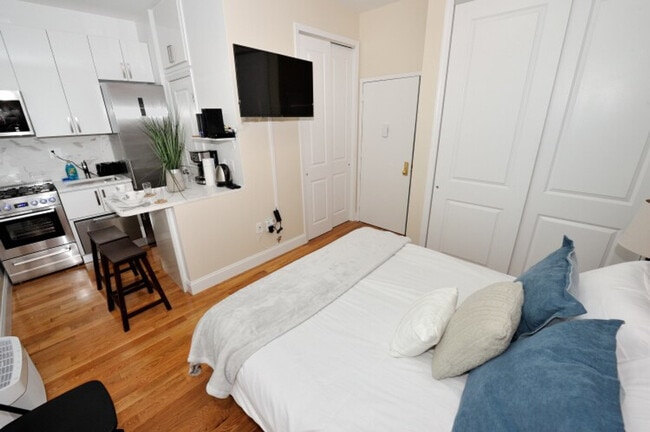 Building Photo - 237 Sullivan St