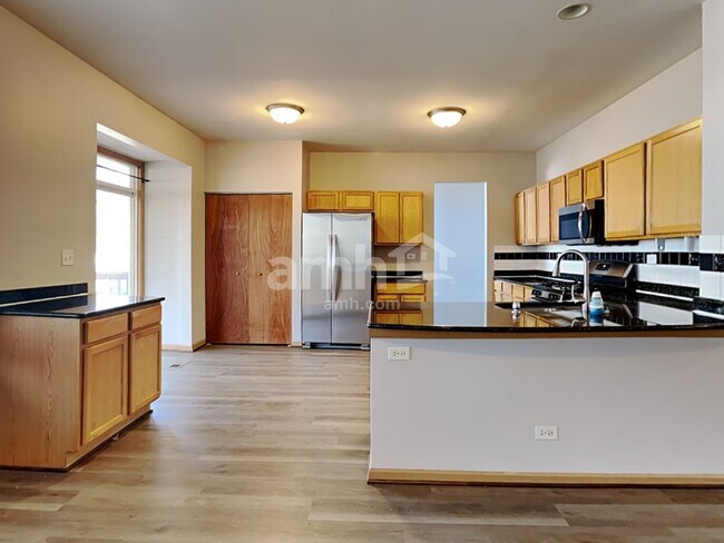 Building Photo - 2715 Adobe Dr