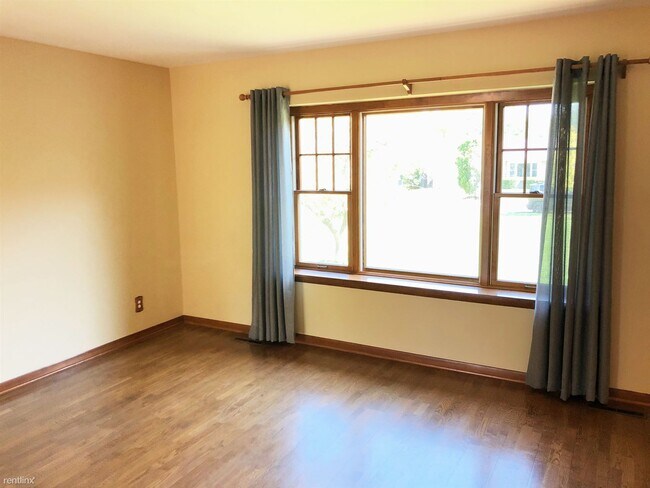 Building Photo - 3 br, 3 bath House - 221 Canterbury Dr