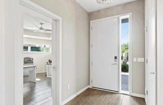 Foto del edificio - Gorgeous Luxury Townhome