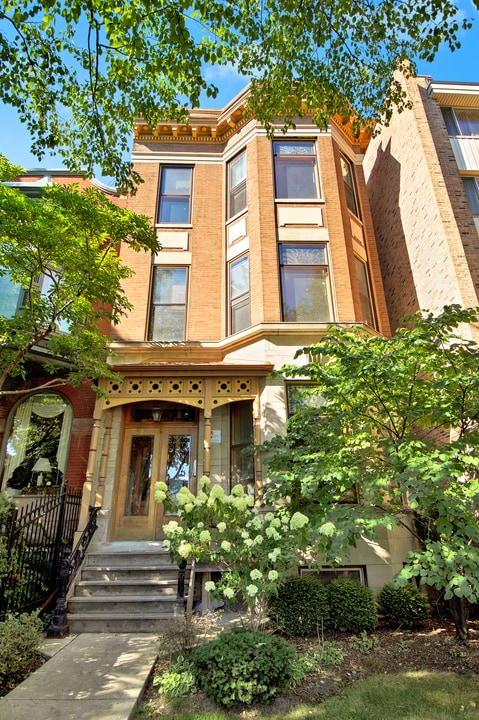 Building Photo - 518 W Fullerton Pky