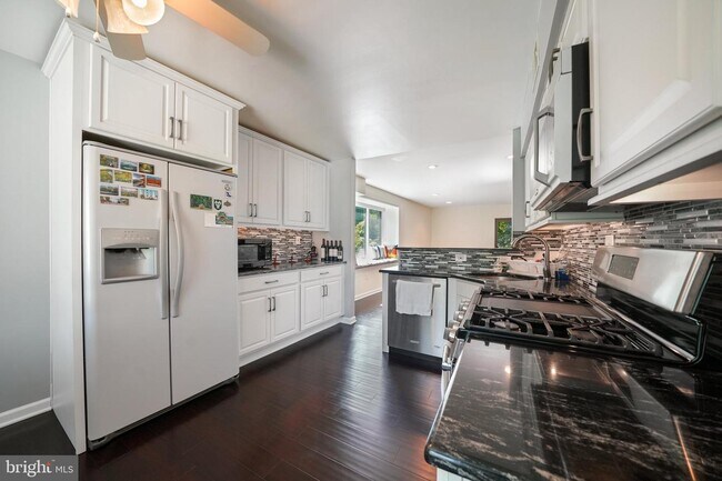 Foto del edificio - 9000 Ayrdale Crescent