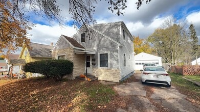 Building Photo - 904 Park Ave