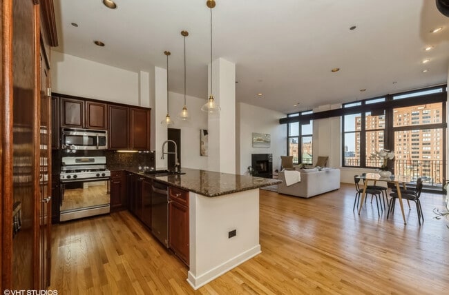 Kitchen & main living space - 333 W Hubbard St