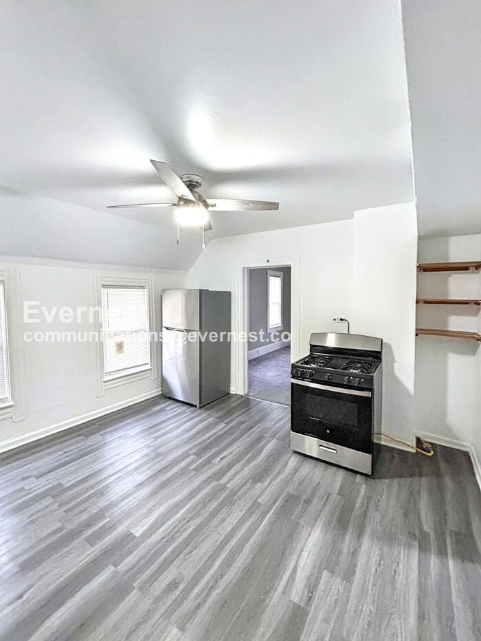 1079 E 68th St Cleveland, OH 44103 – photo 2