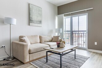 Building Photo - 409 Oak St