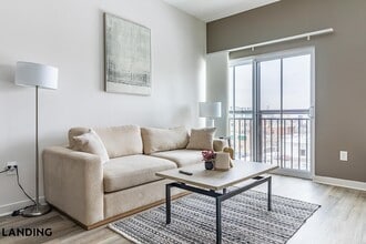 Building Photo - 409 Oak St