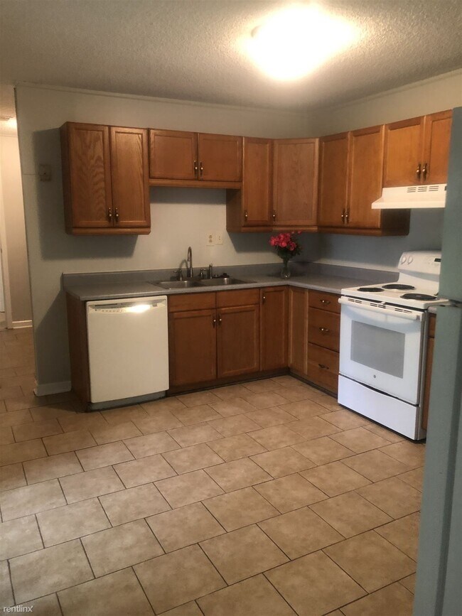 Building Photo - 3 br, 1.5 bath House - 10012 Crusader Dr