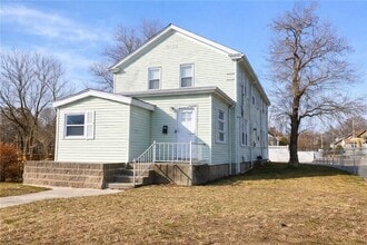 Building Photo - 866 Weeden St