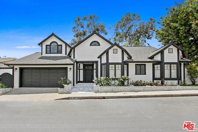 Building Photo - 3553 Cody Rd