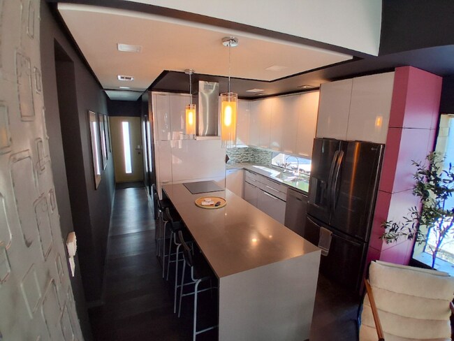 Building Photo - 603 38th St W