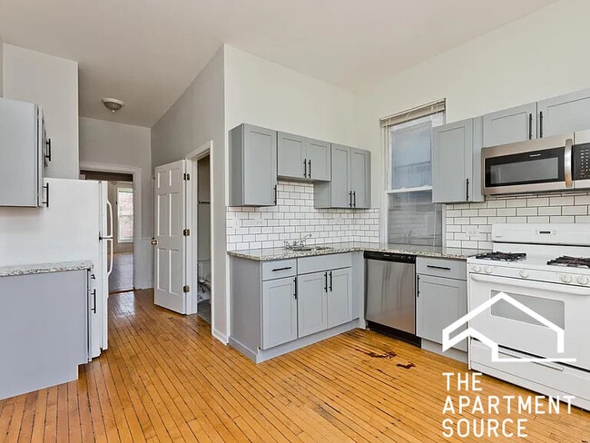 Building Photo - 858 N Paulina St